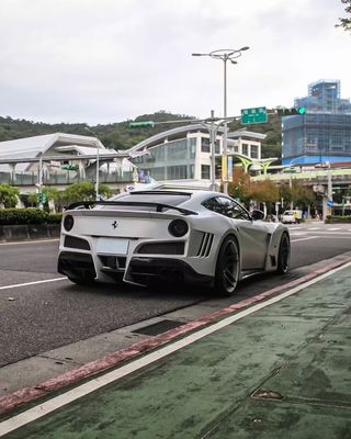 फेरारी F12 कार्बन फाइबर बॉडी किट F12 नोविटेक एन-लार्गो स्टाइल फ्रंट और रियर बंपर व्हील आर्क F12 फ्रंट लिप डिफ्यूज़र स्पोइलर