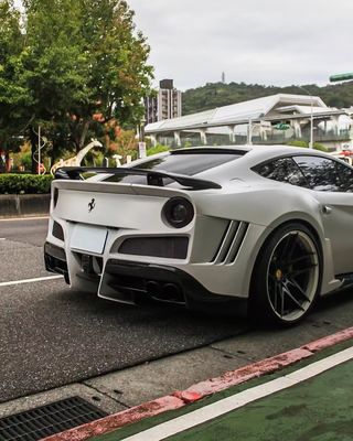 फेरारी F12 कार्बन फाइबर बॉडी किट F12 नोविटेक एन-लार्गो स्टाइल फ्रंट और रियर बंपर व्हील आर्क F12 फ्रंट लिप डिफ्यूज़र स्पोइलर