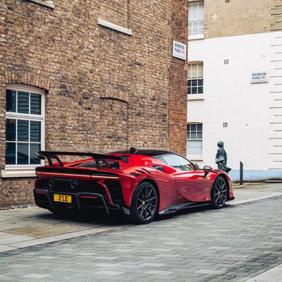 SF90FXX फेरारी SF90 बॉडी किट फ्रंट एंड रियर कार बंपर साइड स्कर्ट हुड टेललाइट्स