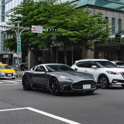 DB11 एस्टन मार्टिन बॉडी किट कस्टम रंग हुड कार्बन फाइबर इंजन हैच 2017-