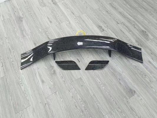 ब्राइट ब्लैक एस्टन मार्टिन बॉडी किट डीबीएक्स एमएसवाई स्टाइल कार्बन फाइबर स्पोइलर विंग