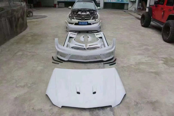 मर्सिडीज W204 C63 बॉडी किट के लिए W204 उन्नत ब्लैक सीरीज स्टाइल फ्रंट और रियर बंपर हुड वाइडबॉडी किट